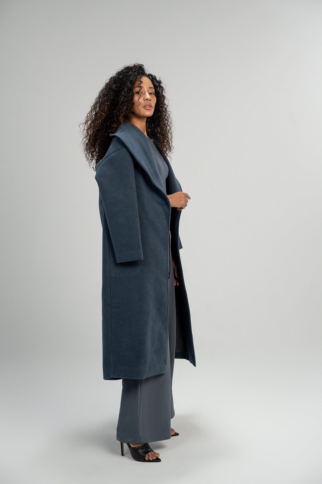 Wide Reversed collar Coat