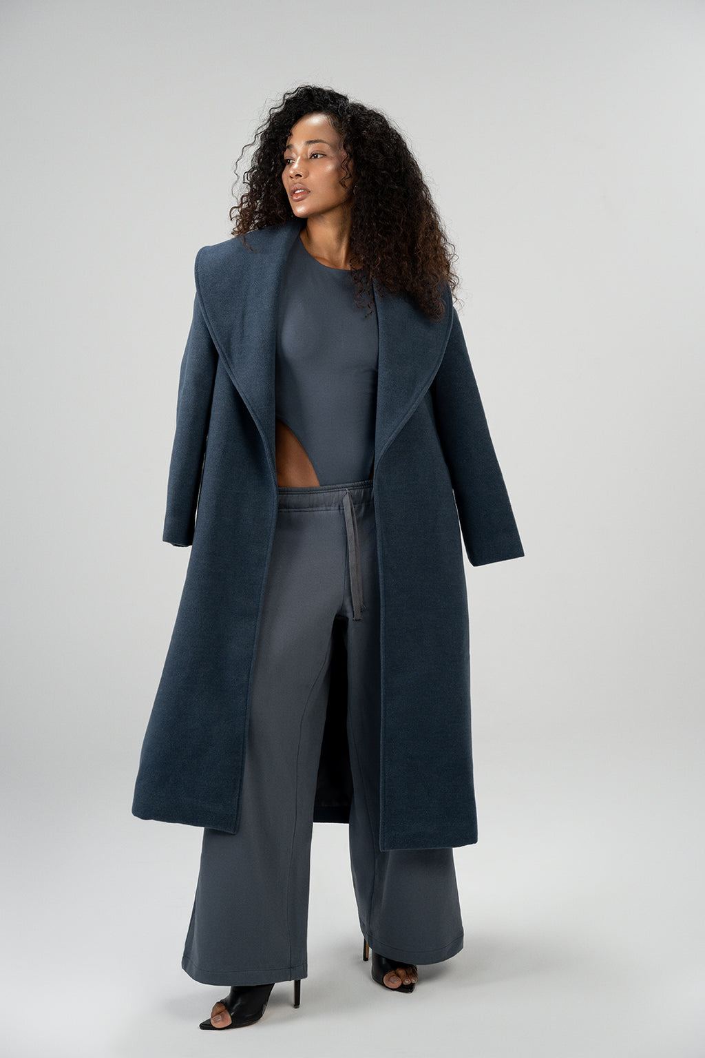 Wide Reversed collar Coat
