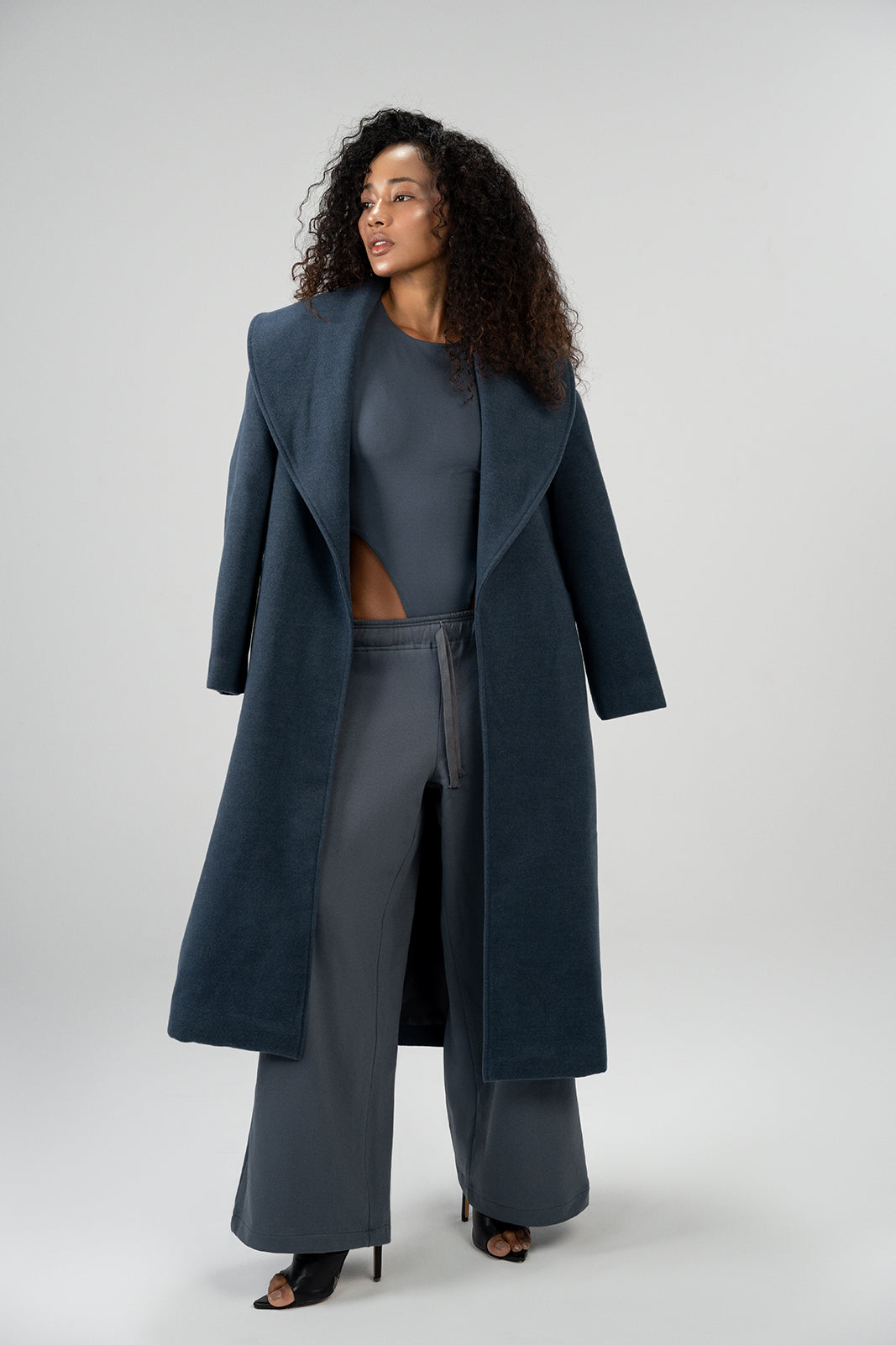 Wide Reversed collar Coat